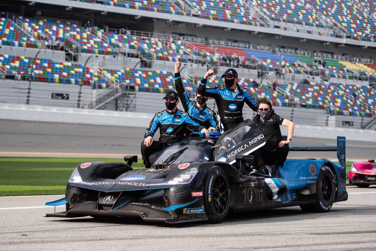 Helio Castroneves “lota” o pódio em Daytona ao vencer a Rolex 24